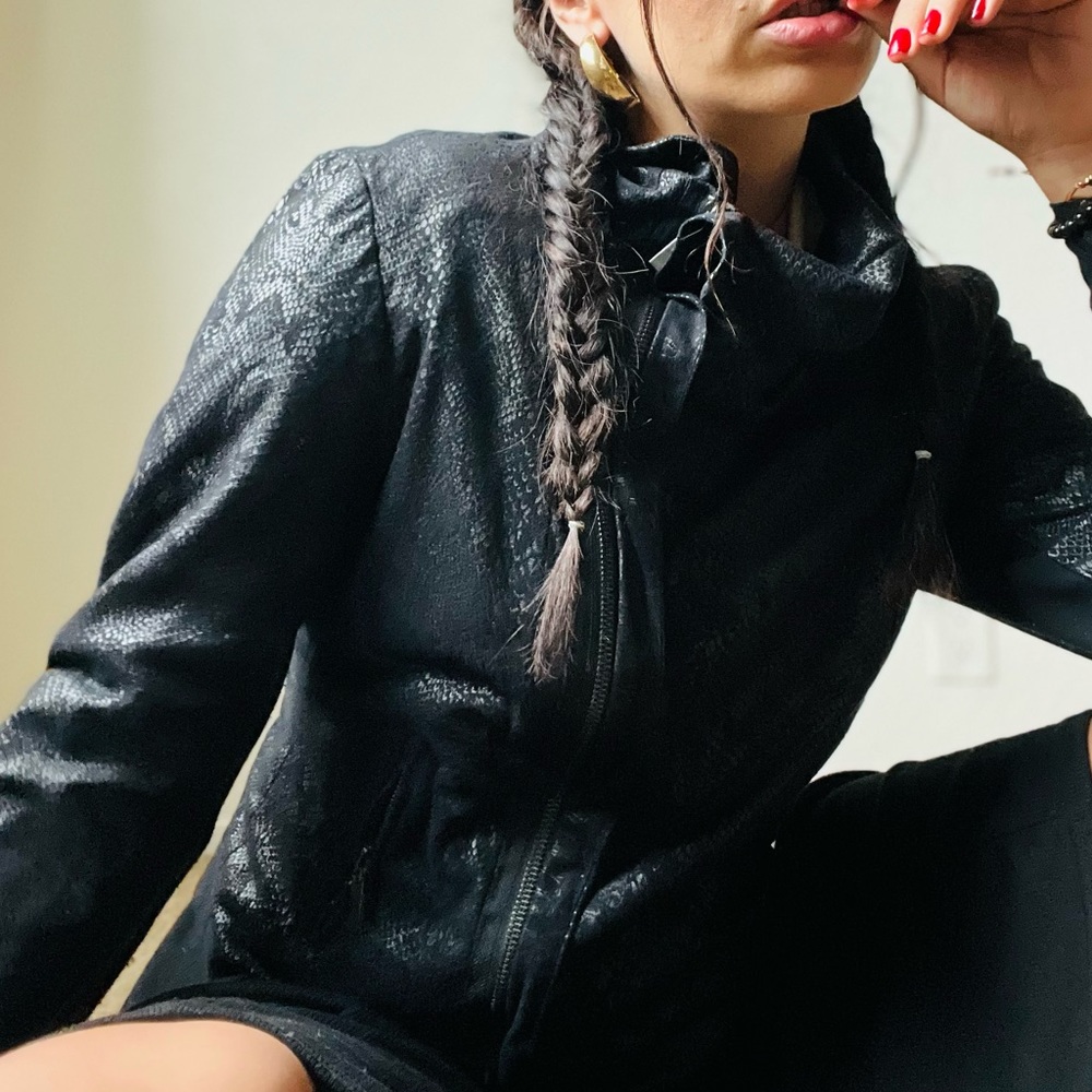 🌵Mossimo Faux Snake Skin Black Zippered Jacket Sz M